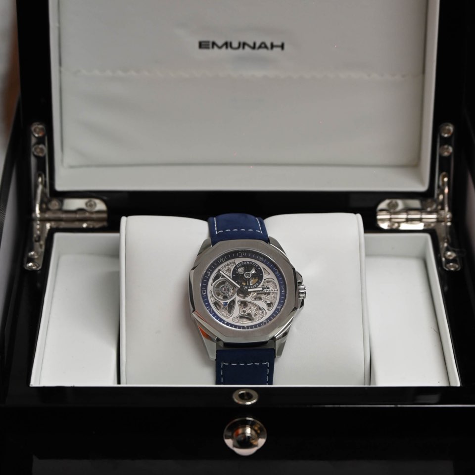 Photo of the Emnunah EC3100 timepiece in an open box